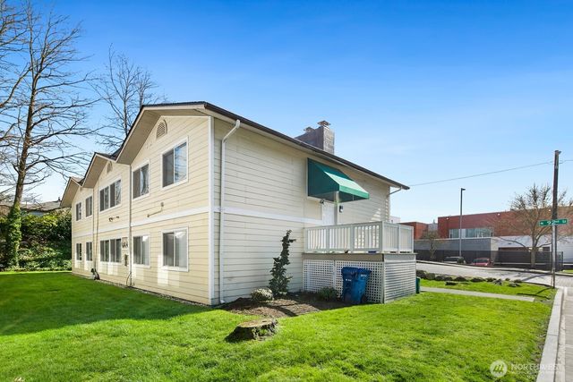 9200 Densmore Avenue N, Seattle, WA 98103