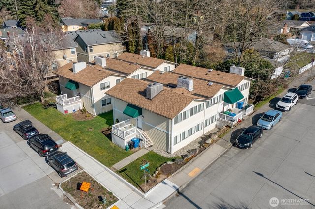 9200 Densmore Avenue N, Seattle, WA 98103