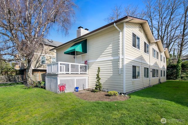 9200 Densmore Avenue N, Seattle, WA 98103