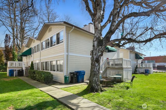 9200 Densmore Avenue N, Seattle, WA 98103