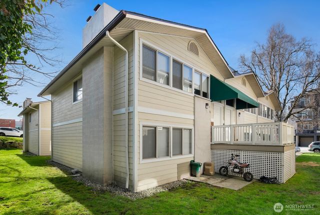 9200 Densmore Avenue N, Seattle, WA 98103