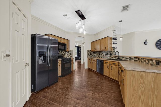 29011 Pine Forest Drive, Magnolia, TX 77355