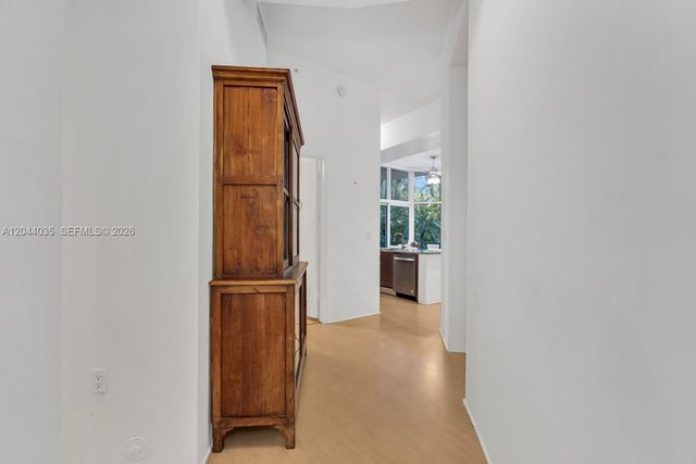 20000 E Country Club Dr 108, Aventura, FL 33180