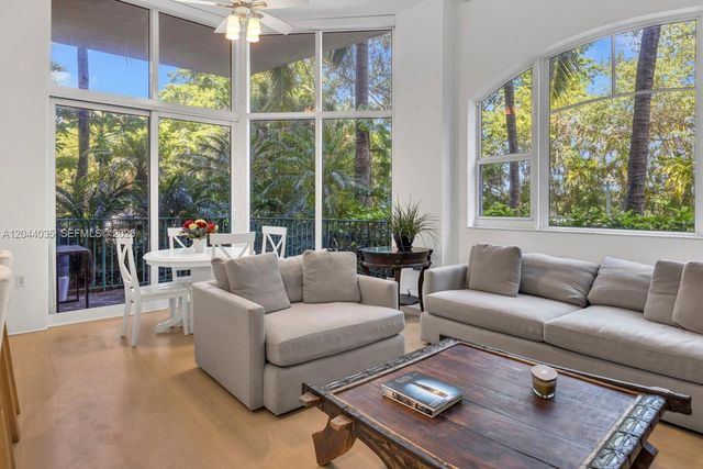 20000 E Country Club Dr 108, Aventura, FL 33180