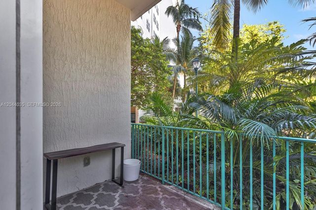 20000 E Country Club Dr 108, Aventura, FL 33180