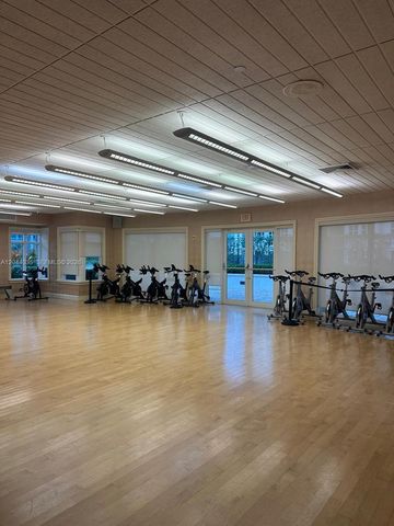 20000 E Country Club Dr 108, Aventura, FL 33180