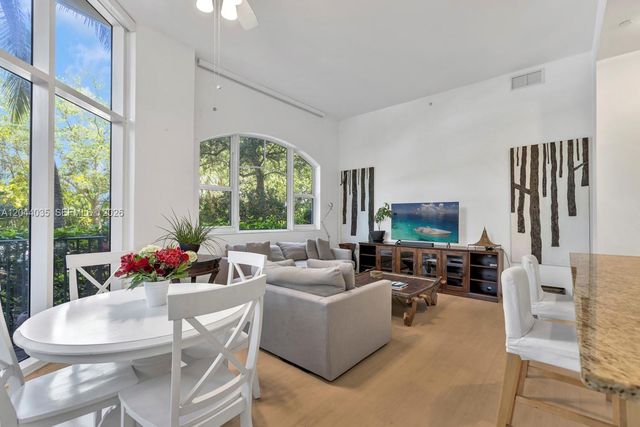 20000 E Country Club Dr 108, Aventura, FL 33180