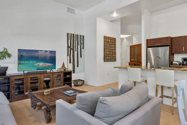 20000 E Country Club Dr 108, Aventura, FL 33180