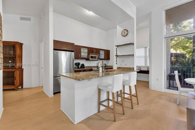 20000 E Country Club Dr 108, Aventura, FL 33180