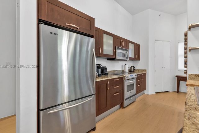 20000 E Country Club Dr 108, Aventura, FL 33180