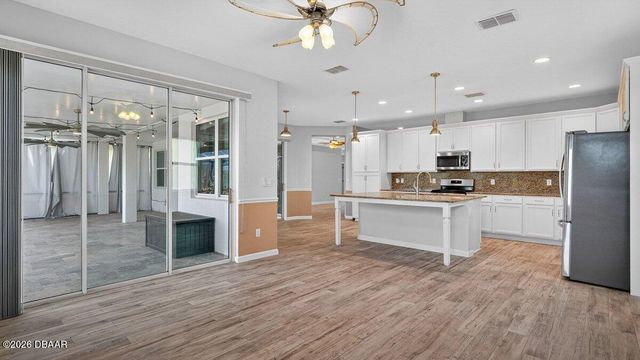 842 Attitude Avenue, Daytona Beach, FL 32124