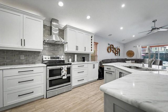 813 GRAND HUGHEY COURT, Apopka, FL 32712