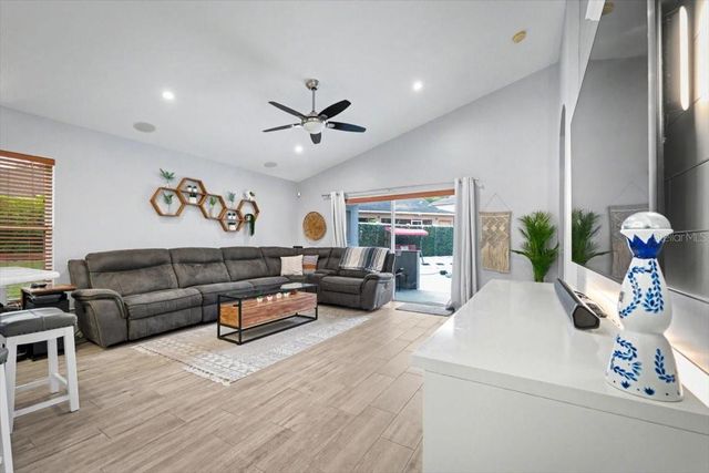 813 GRAND HUGHEY COURT, Apopka, FL 32712