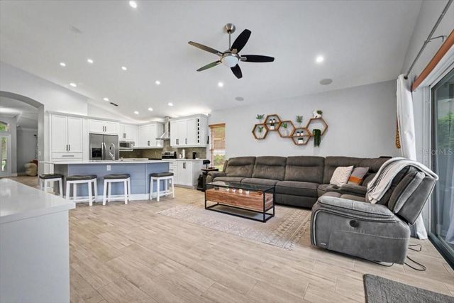 813 GRAND HUGHEY COURT, Apopka, FL 32712