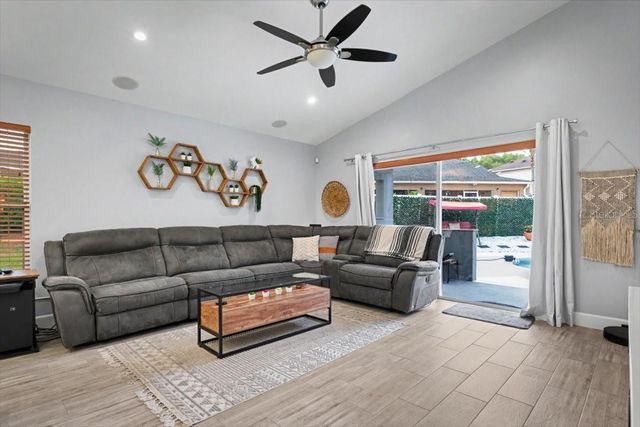 813 GRAND HUGHEY COURT, Apopka, FL 32712