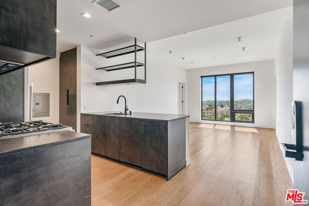 10700 Tabor Street 416, Los Angeles, CA 90034