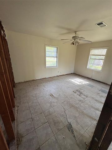 861 W Cox Street, Lovelady, TX 75851