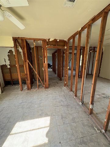 861 W Cox Street, Lovelady, TX 75851