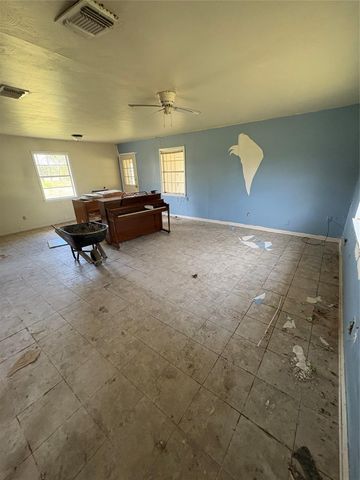 861 W Cox Street, Lovelady, TX 75851