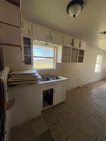 861 W Cox Street, Lovelady, TX 75851