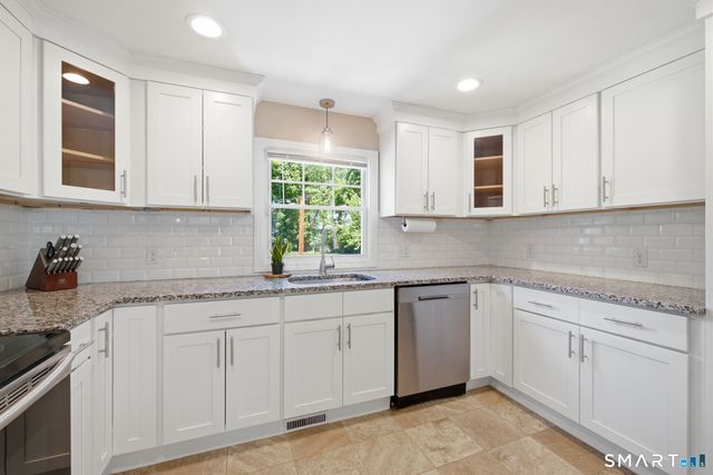 22 Rockledge Drive, West Hartford, CT 06107