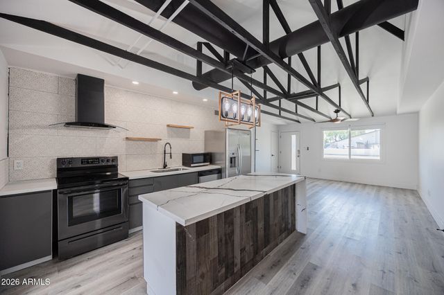 1346 E ALMERIA Road, Phoenix, AZ 85006