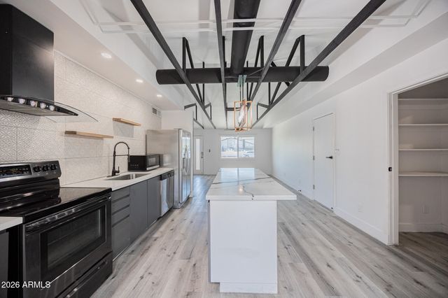 1346 E ALMERIA Road, Phoenix, AZ 85006