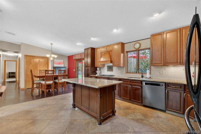 152 Robinson Lane, Wappingers Falls, NY 12590