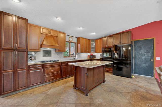152 Robinson Lane, Wappingers Falls, NY 12590