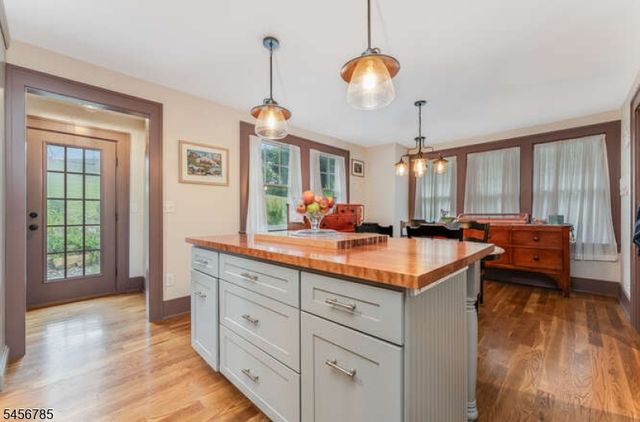 169 Leigh St, Clinton Town, NJ 08809