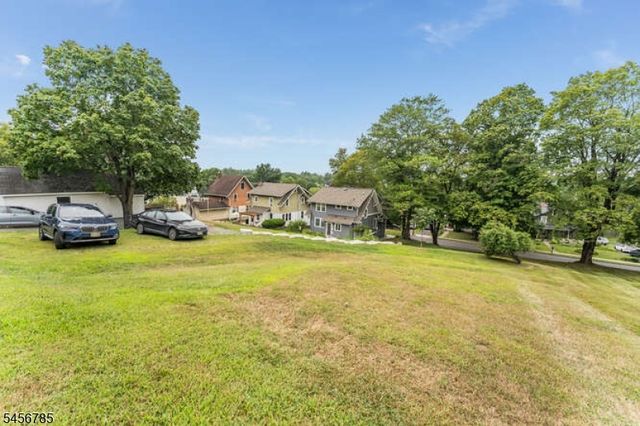 169 Leigh St, Clinton Town, NJ 08809