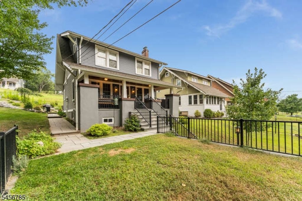 169 Leigh St, Clinton Town, NJ 08809