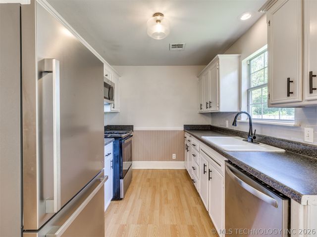 30174 E 150th Street S, Coweta, OK 74429