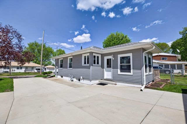 1710 E Mitchell Avenue, Waterloo, IA 50702