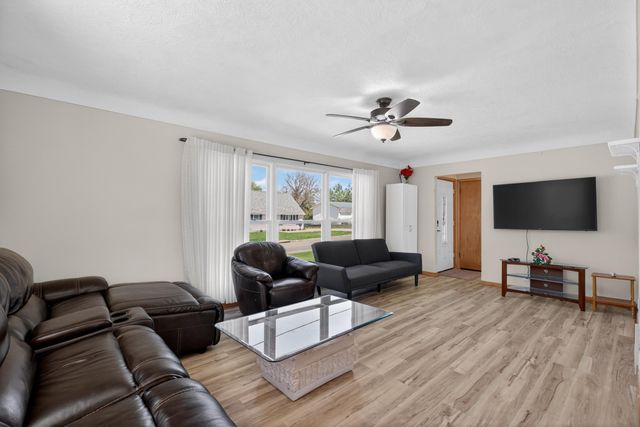 1710 E Mitchell Avenue, Waterloo, IA 50702