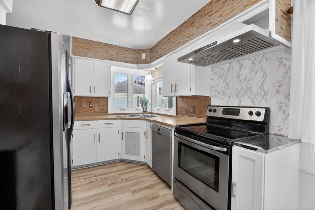 1710 E Mitchell Avenue, Waterloo, IA 50702