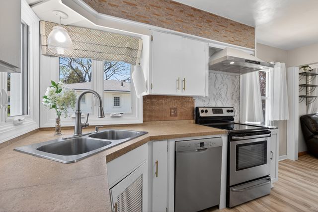 1710 E Mitchell Avenue, Waterloo, IA 50702