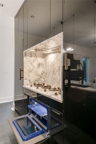 6404 Lakehurst Avenue, Dallas, TX 75230