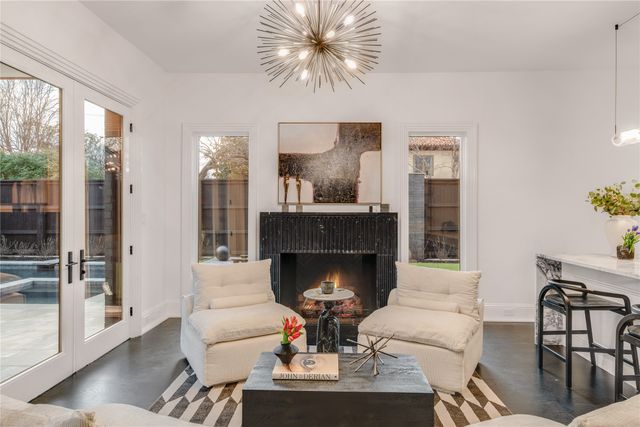 6404 Lakehurst Avenue, Dallas, TX 75230