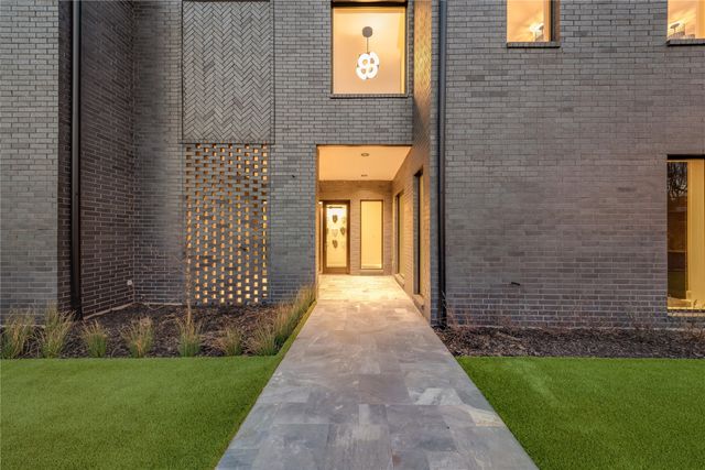 6404 Lakehurst Avenue, Dallas, TX 75230