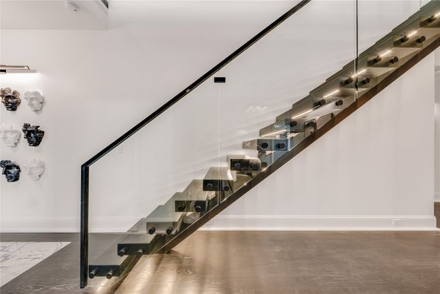 6404 Lakehurst Avenue, Dallas, TX 75230