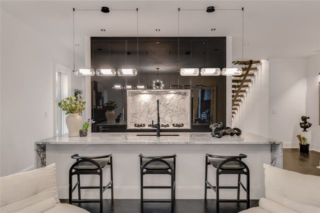 6404 Lakehurst Avenue, Dallas, TX 75230