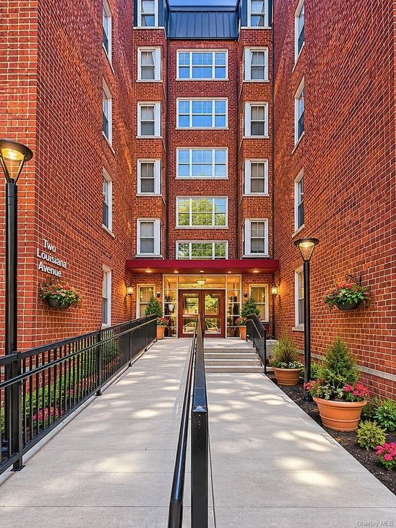 2 Louisiana Avenue 4B, Bronxville, NY 10708