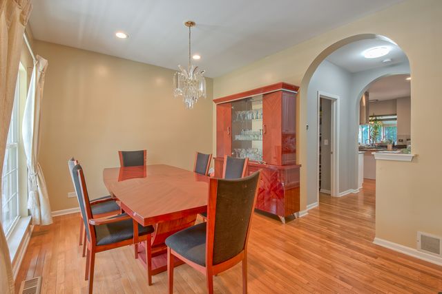 1094 Vista Drive, Gurnee, IL 60031