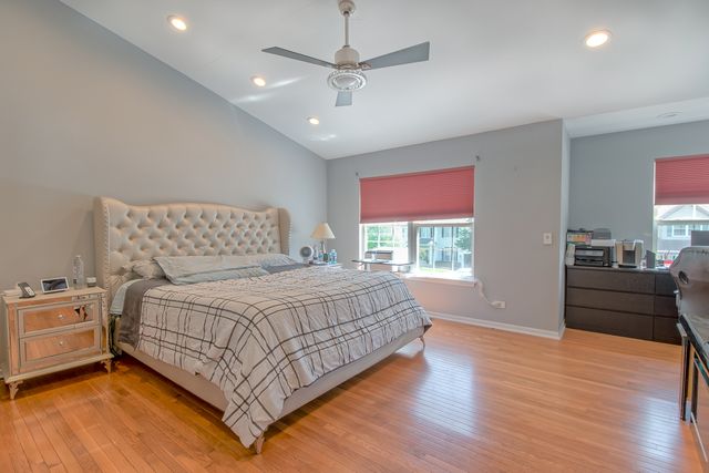 1094 Vista Drive, Gurnee, IL 60031