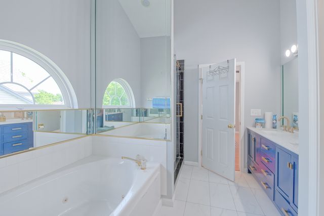 1094 Vista Drive, Gurnee, IL 60031