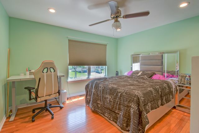 1094 Vista Drive, Gurnee, IL 60031