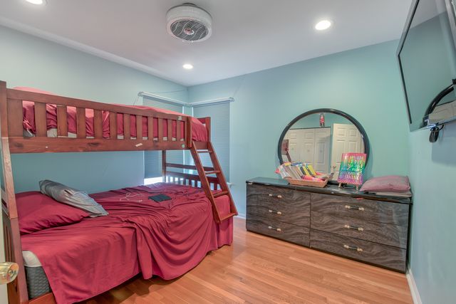 1094 Vista Drive, Gurnee, IL 60031