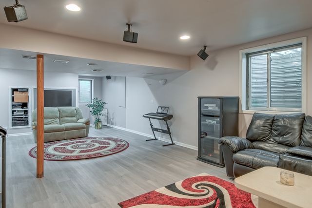 1094 Vista Drive, Gurnee, IL 60031