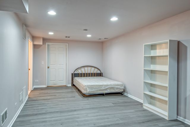 1094 Vista Drive, Gurnee, IL 60031